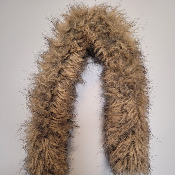 Boys’ Camo Winter Parka – Size 11-12 with Sherpa Lining & Faux Fur on Hood - Picture 7 of 7